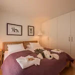 Apartment Roossi 2 *